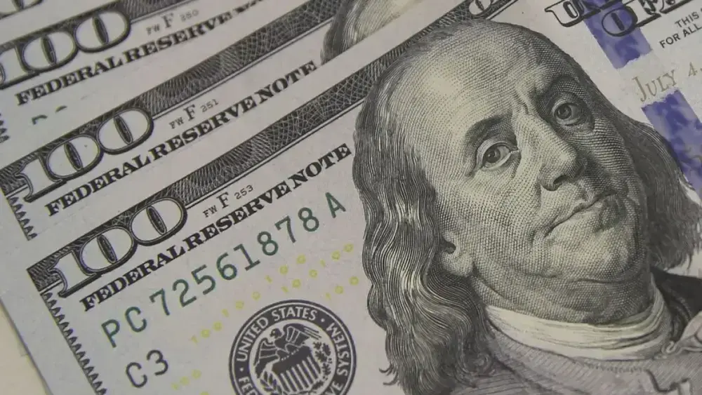 Dólar fecha estável a R$ 5,17 com alívio no Oriente Médio