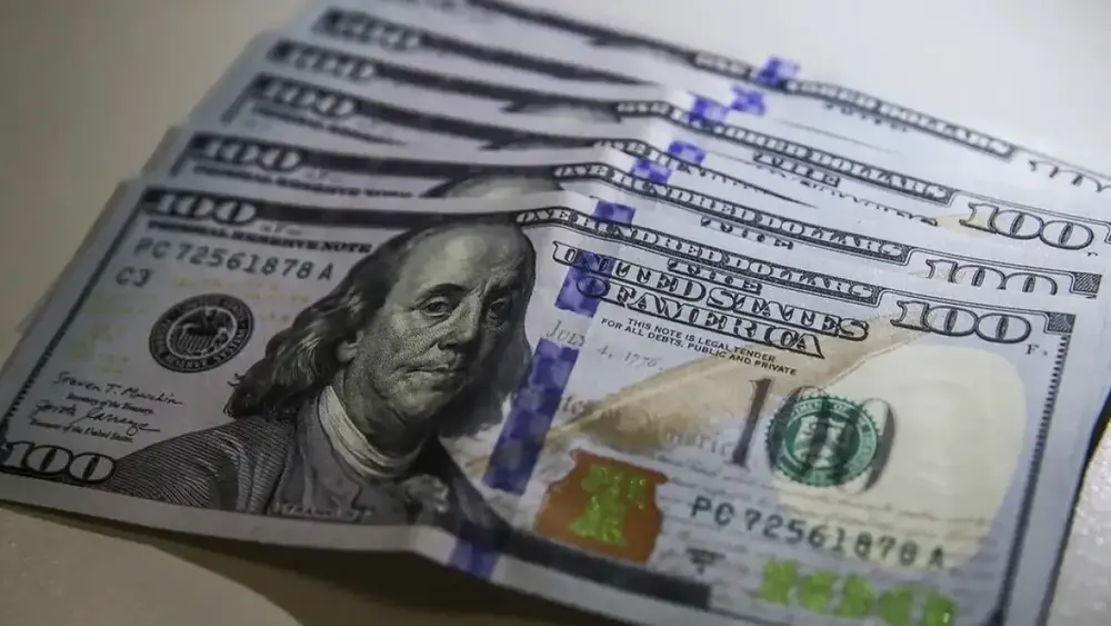Dólar sobe com tensão no Oriente Médio e fecha a R$ 5,17