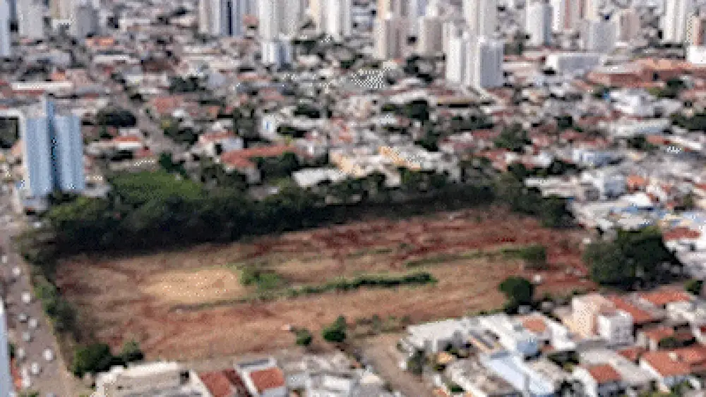 Família Kadri vende pedreira e área é limpa para obras