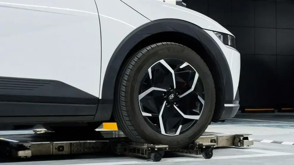 Hyundai testa robôs que estacionam carros em garagens