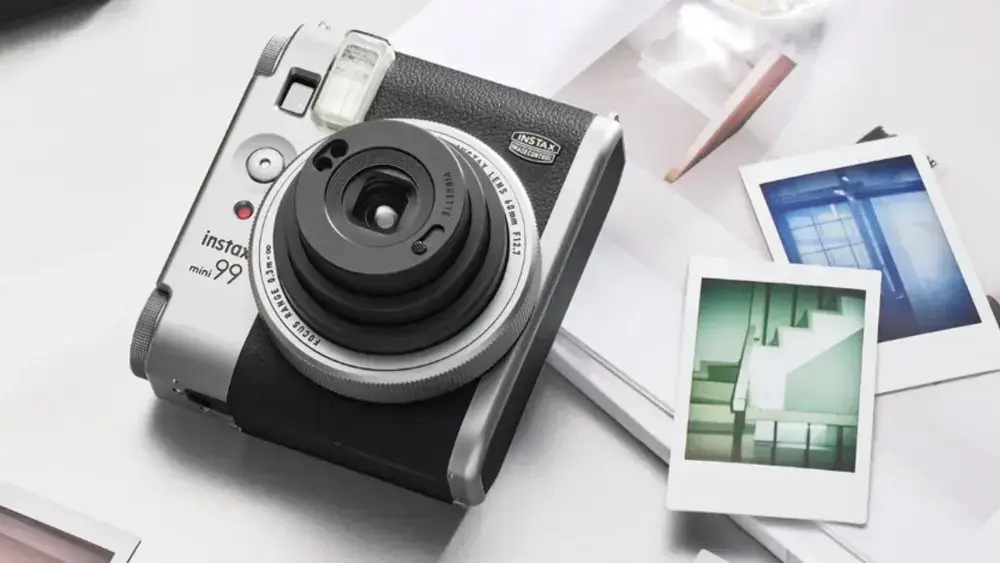 Instax mini 99 ganha versão prata com design retrô