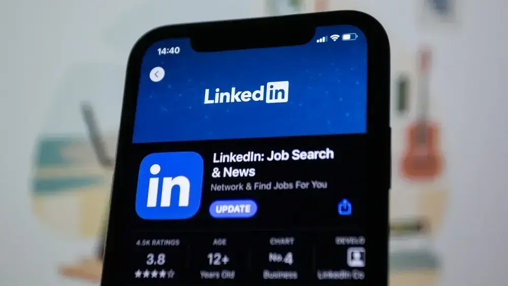 LinkedNow: LinkedIn cria botão para denunciar 'lixo de IA